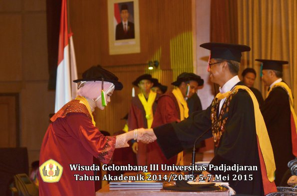 Wisuda Unpad Gel III TA 2014_2015 Fakultas Pertanian oleh Rektor   003