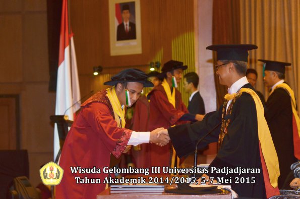 Wisuda Unpad Gel III TA 2014_2015 Fakultas Pertanian oleh Rektor   004