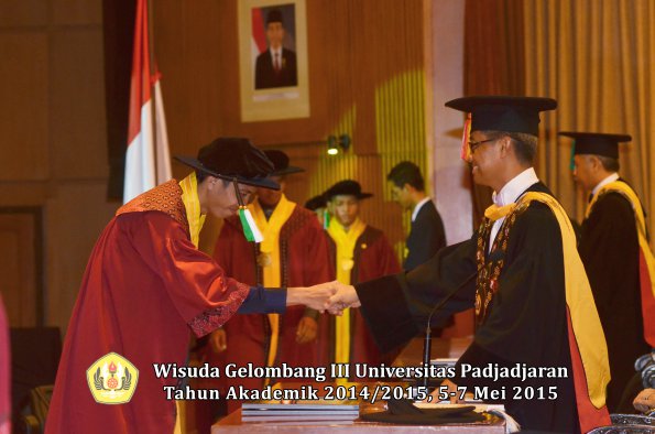 Wisuda Unpad Gel III TA 2014_2015 Fakultas Pertanian oleh Rektor   005