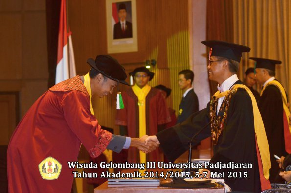 Wisuda Unpad Gel III TA 2014_2015 Fakultas Pertanian oleh Rektor   008