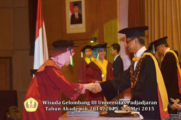 Wisuda Unpad Gel III TA 2014_2015 Fakultas Pertanian oleh Rektor   010