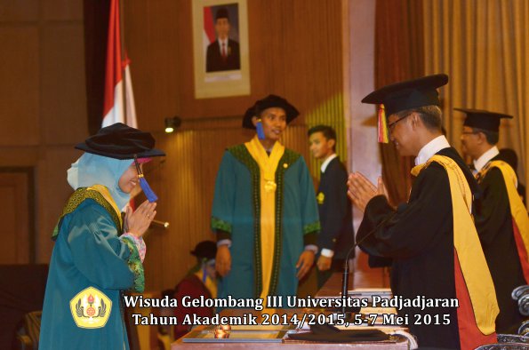 Wisuda Unpad Gel III TA 2014_2015 Fakultas ISIP oleh Rektor  009