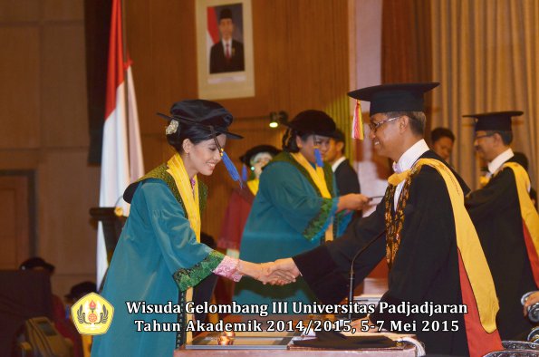 Wisuda Unpad Gel III TA 2014_2015 Fakultas ISIP oleh Rektor  011