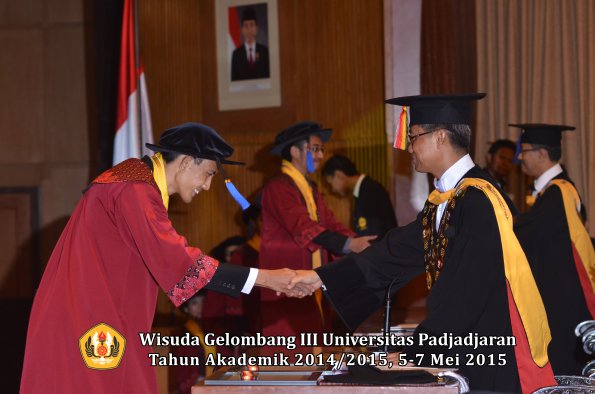 Wisuda Unpad Gel III TA 2014_2015 Fakultas ISIP oleh Rektor  022