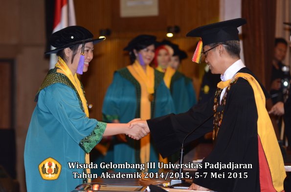 Wisuda Unpad Gel III TA 2014_2015  Fakultas Psikologi oleh Rektor  008