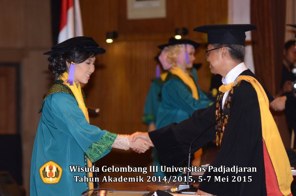 Wisuda Unpad Gel III TA 2014_2015  Fakultas Psikologi oleh Rektor  016