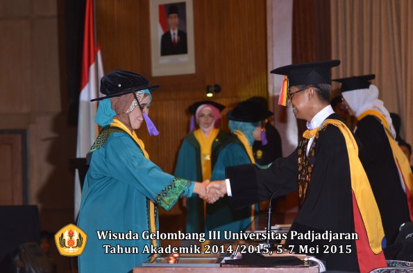 Wisuda Unpad Gel III TA 2014_2015  Fakultas Psikologi oleh Rektor  018