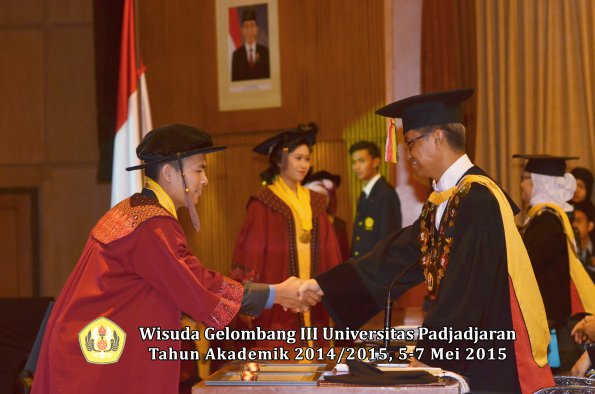Wisuda Unpad Gel III TA 2014_2015  Fakultas Peternakan oleh Rektor  010