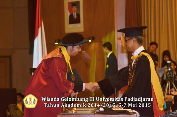 Wisuda Unpad Gel III TA 2014_2015  Fakultas Peternakan oleh Rektor  023