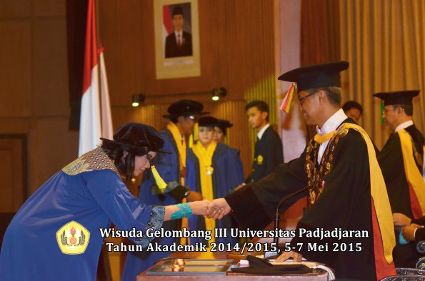 Wisuda Unpad Gel III TA 2014_2015  Fakultas Ilmu Komunikasi oleh Rektor  011