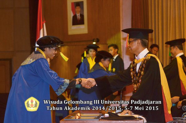 Wisuda Unpad Gel III TA 2014_2015  Fakultas Ilmu Komunikasi oleh Rektor  012