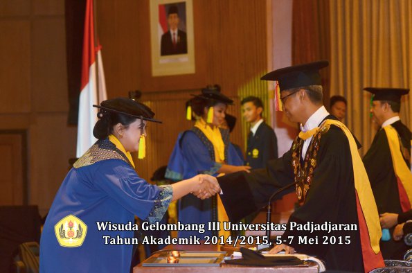 Wisuda Unpad Gel III TA 2014_2015  Fakultas Ilmu Komunikasi oleh Rektor  013