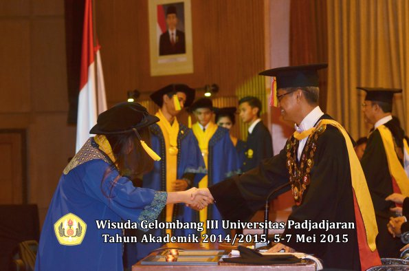 Wisuda Unpad Gel III TA 2014_2015  Fakultas Ilmu Komunikasi oleh Rektor  019