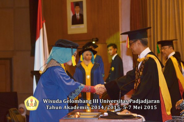Wisuda Unpad Gel III TA 2014_2015  Fakultas Ilmu Komunikasi oleh Rektor  024