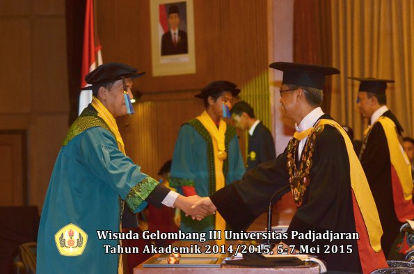 Wisuda Unpad Gel III TA 2014_2015  Fakultas Keperawatan oleh Rektor 003
