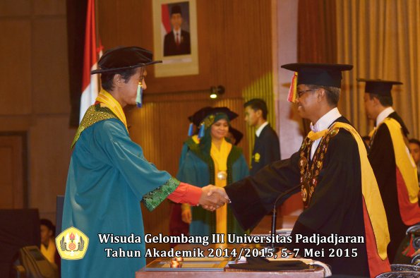 Wisuda Unpad Gel III TA 2014_2015  Fakultas Keperawatan oleh Rektor 004