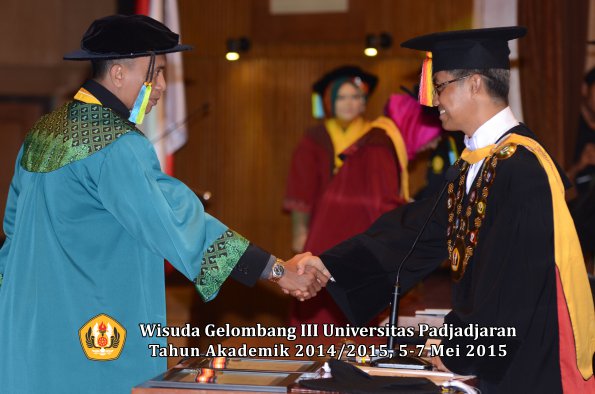 Wisuda Unpad Gel III TA 2014_2015  Fakultas Farmasi oleh Rektor 004