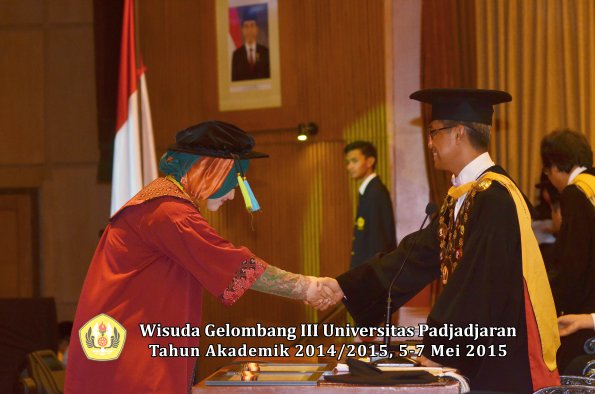 Wisuda Unpad Gel III TA 2014_2015  Fakultas Farmasi oleh Rektor 006