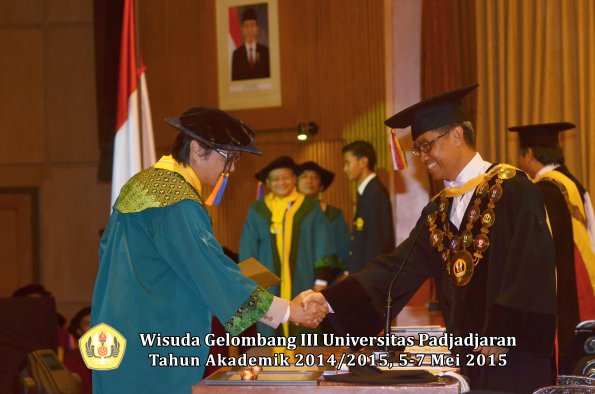 Wisuda Unpad Gel III TA 2014_2015  Fakultas Teknik Geologi oleh Rektor  001