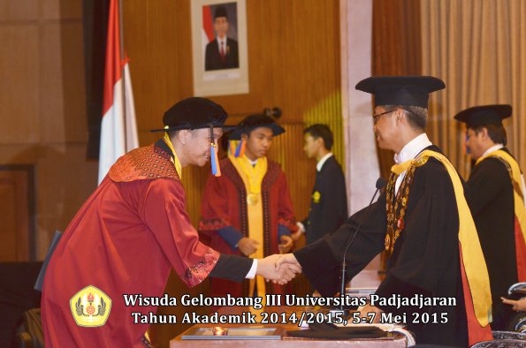 Wisuda Unpad Gel III TA 2014_2015  Fakultas Teknik Geologi oleh Rektor  008