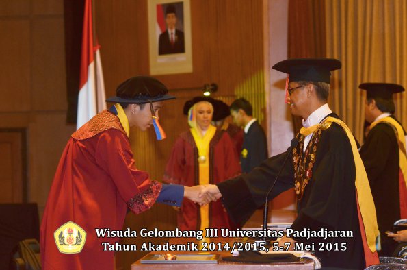 Wisuda Unpad Gel III TA 2014_2015  Fakultas Teknik Geologi oleh Rektor  009