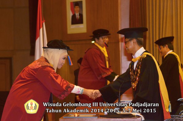 Wisuda Unpad Gel III TA 2014_2015  Fakultas Teknik Geologi oleh Rektor  010