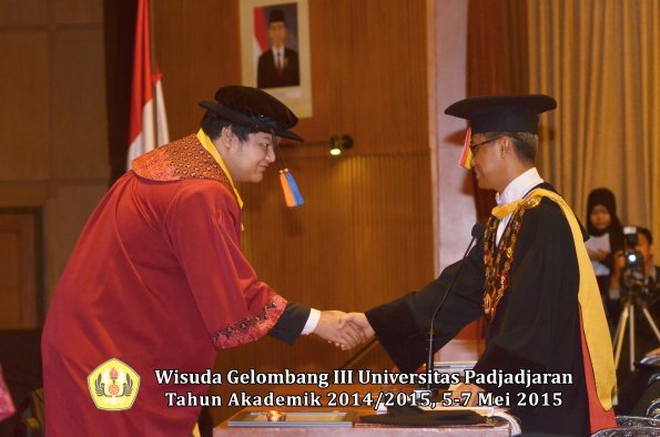 Wisuda Unpad Gel III TA 2014_2015  Fakultas Teknik Geologi oleh Rektor  011
