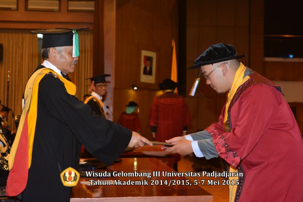 Wisuda Unpad Gel III TA 2014_2015 Fakultas Pertanian oleh Dekan  012