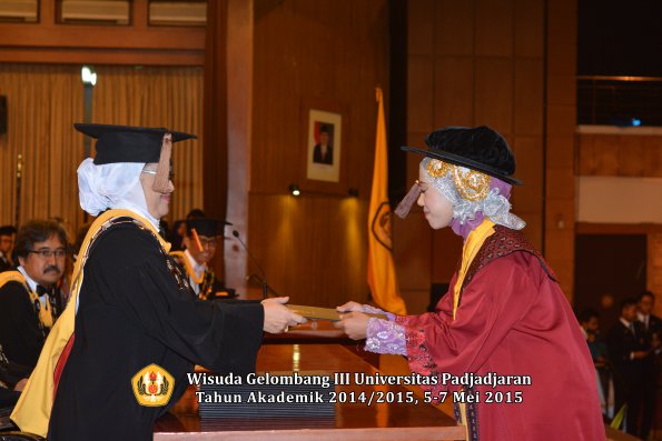 Wisuda Unpad Gel III TA 2014_2015  Fakultas Peternakan oleh Dekan  001