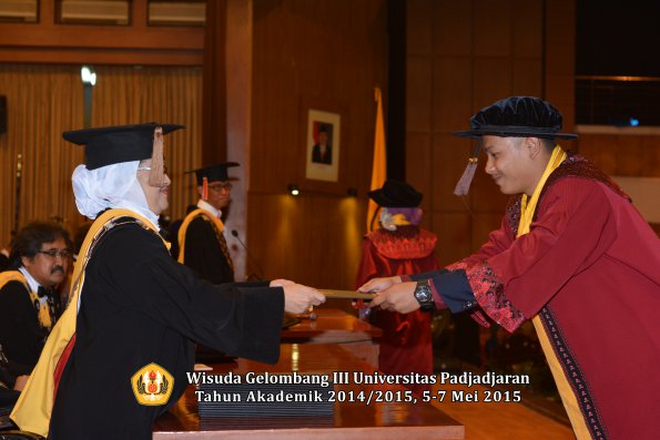 Wisuda Unpad Gel III TA 2014_2015  Fakultas Peternakan oleh Dekan  002