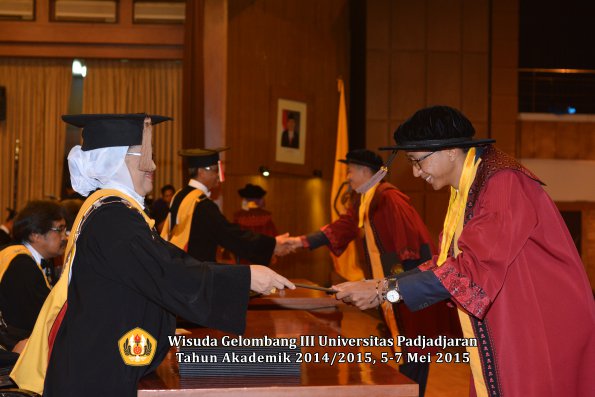 Wisuda Unpad Gel III TA 2014_2015  Fakultas Peternakan oleh Dekan  003