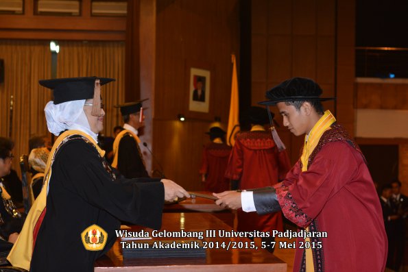 Wisuda Unpad Gel III TA 2014_2015  Fakultas Peternakan oleh Dekan  010