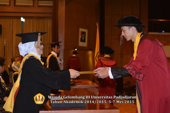 Wisuda Unpad Gel III TA 2014_2015  Fakultas Peternakan oleh Dekan  011