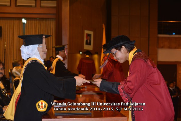 Wisuda Unpad Gel III TA 2014_2015  Fakultas Peternakan oleh Dekan  016