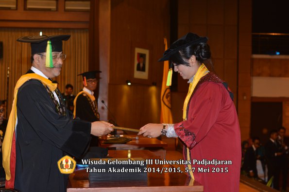 Wisuda Unpad Gel III TA 2014_2015  Fakultas Ilmu Komunikasi oleh Dekan  001