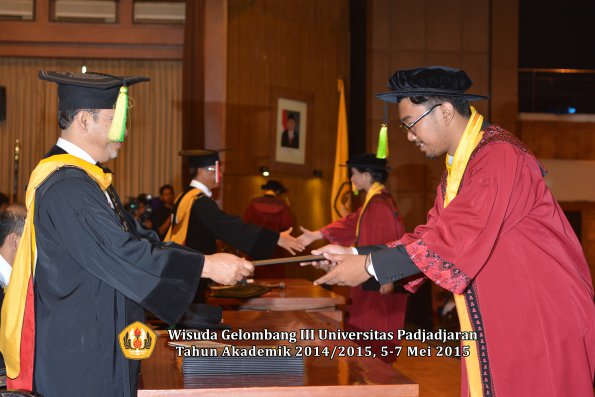 Wisuda Unpad Gel III TA 2014_2015  Fakultas Ilmu Komunikasi oleh Dekan  012