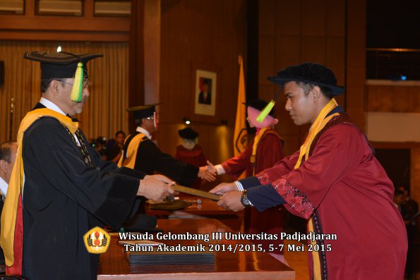 Wisuda Unpad Gel III TA 2014_2015  Fakultas Ilmu Komunikasi oleh Dekan  015