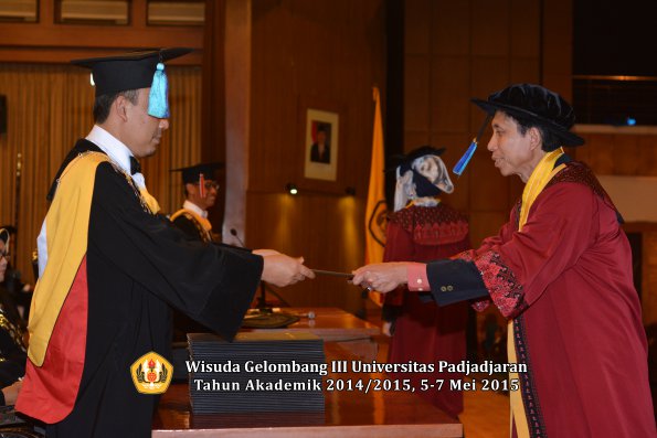 Wisuda Unpad Gel III TA 2014_2015  Fakultas Keperawatan oleh Dekan 002