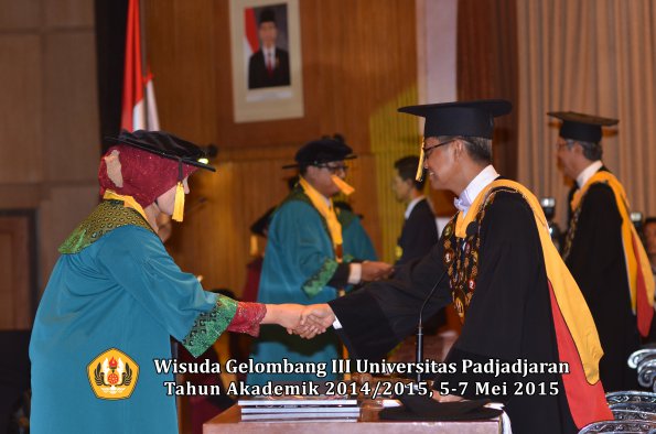 Wisuda Unpad Gel III TA 2014_2015  Fakultas Ekonomi dan Bisnis oleh Rektor 016