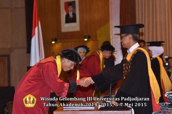 Wisuda Unpad Gel III TA 2014_2015 Fakultas Mipa oleh Rektor  006