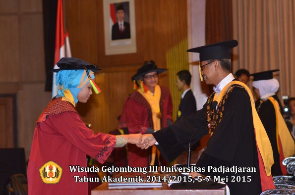 Wisuda Unpad Gel III TA 2014_2015 Fakultas Mipa oleh Rektor  008
