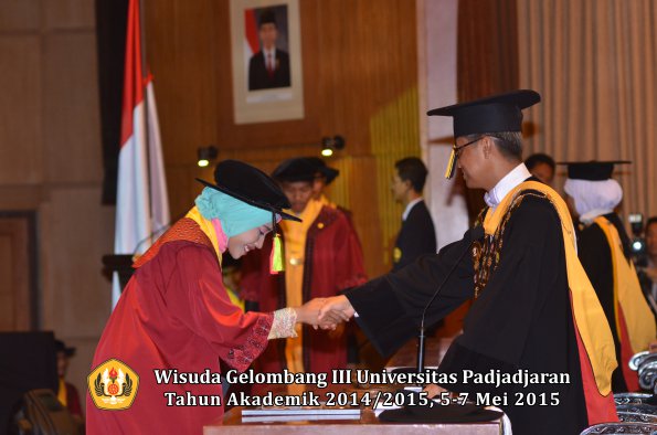Wisuda Unpad Gel III TA 2014_2015 Fakultas Mipa oleh Rektor  013