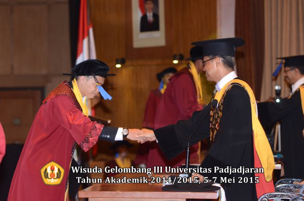 Wisuda Unpad Gel III TA 2014_2015 Fakultas ISIP oleh Rektor  017