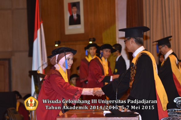 Wisuda Unpad Gel III TA 2014_2015 Fakultas ISIP oleh Rektor  023