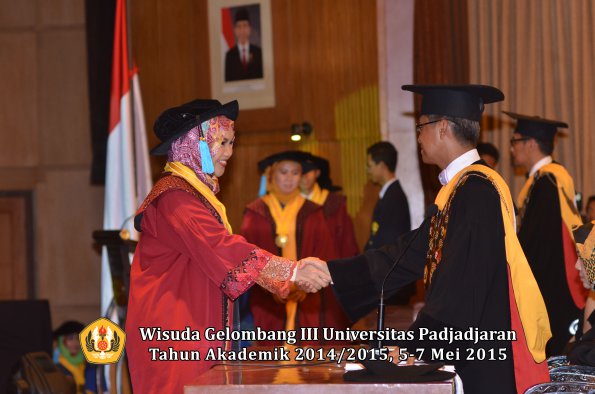 Wisuda Unpad Gel III TA 2014_2015  Fakultas Ilmu Budaya oleh Rektor  014