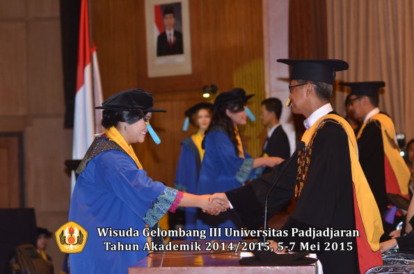 Wisuda Unpad Gel III TA 2014_2015  Fakultas Ilmu Budaya oleh Rektor  019