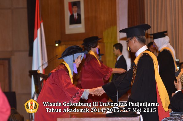 Wisuda Unpad Gel III TA 2014_2015  Fakultas Psikologi oleh Rektor  004