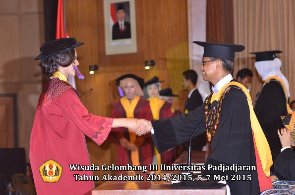 Wisuda Unpad Gel III TA 2014_2015  Fakultas Psikologi oleh Rektor  005