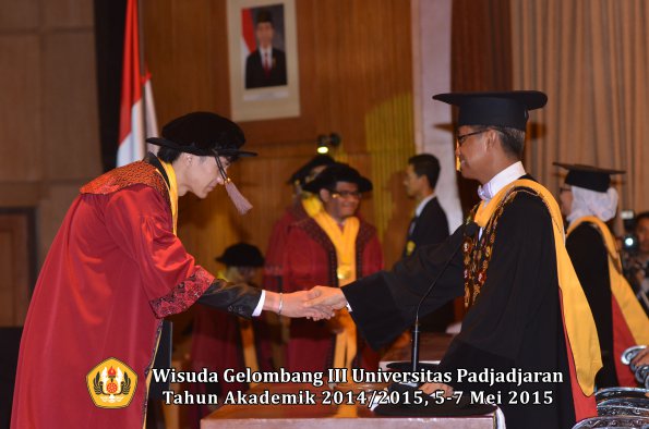 Wisuda Unpad Gel III TA 2014_2015  Fakultas Peternakan oleh Rektor  011