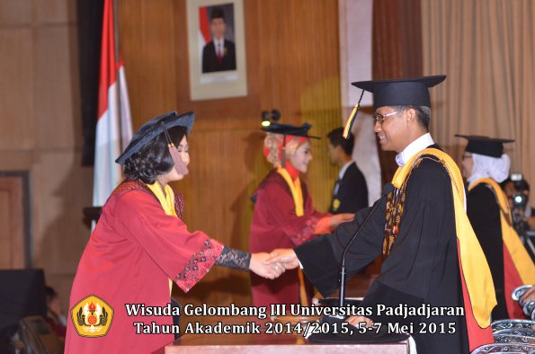 Wisuda Unpad Gel III TA 2014_2015  Fakultas Peternakan oleh Rektor  018